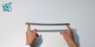 Sciensation hands-on experiment for school: Self-balancing wand ( physics, mechanics, friction, center of gravity, balance)